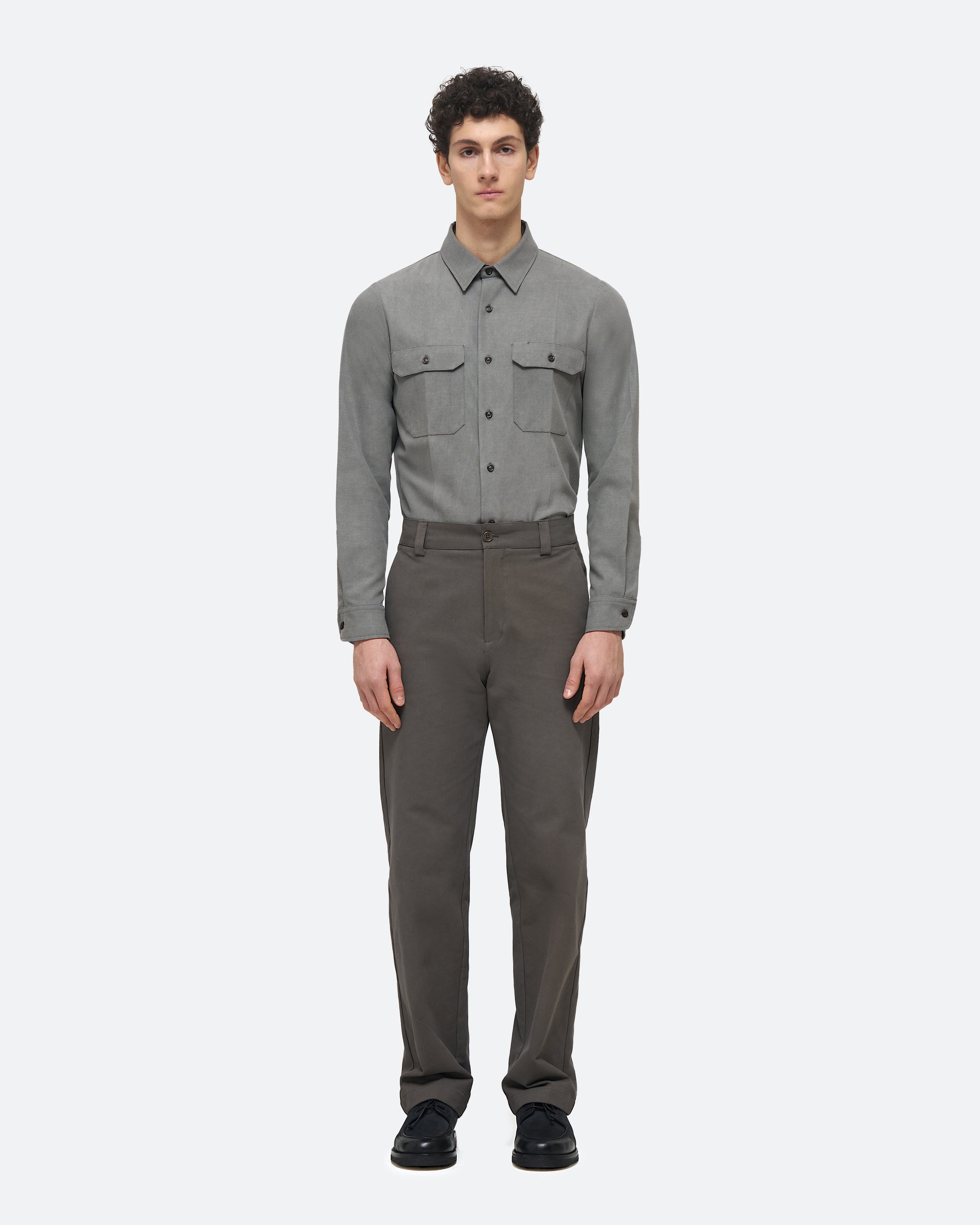 Twill Relaxed Trouser in Militaire on model