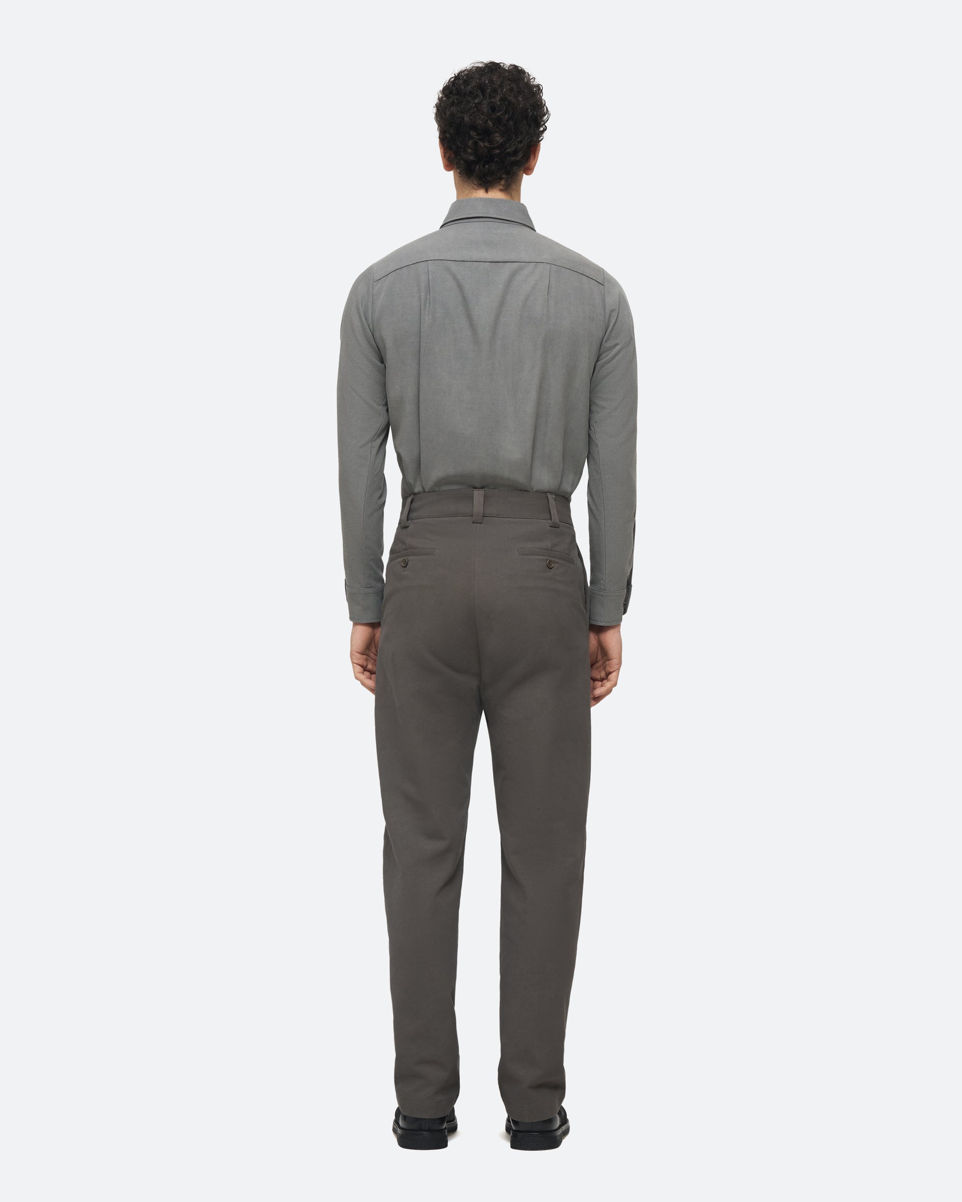 Twill Relaxed Trouser in Militaire on model